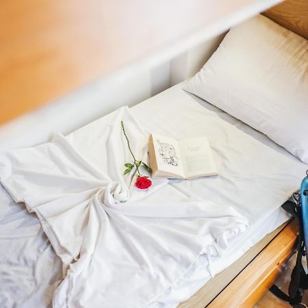 Dola Hostel Хошимин Экстерьер фото