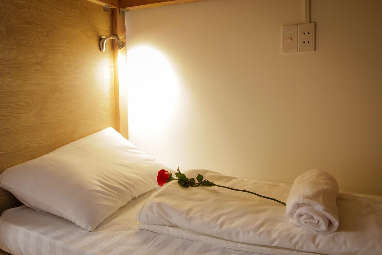 Dola Hostel Хошимин Экстерьер фото