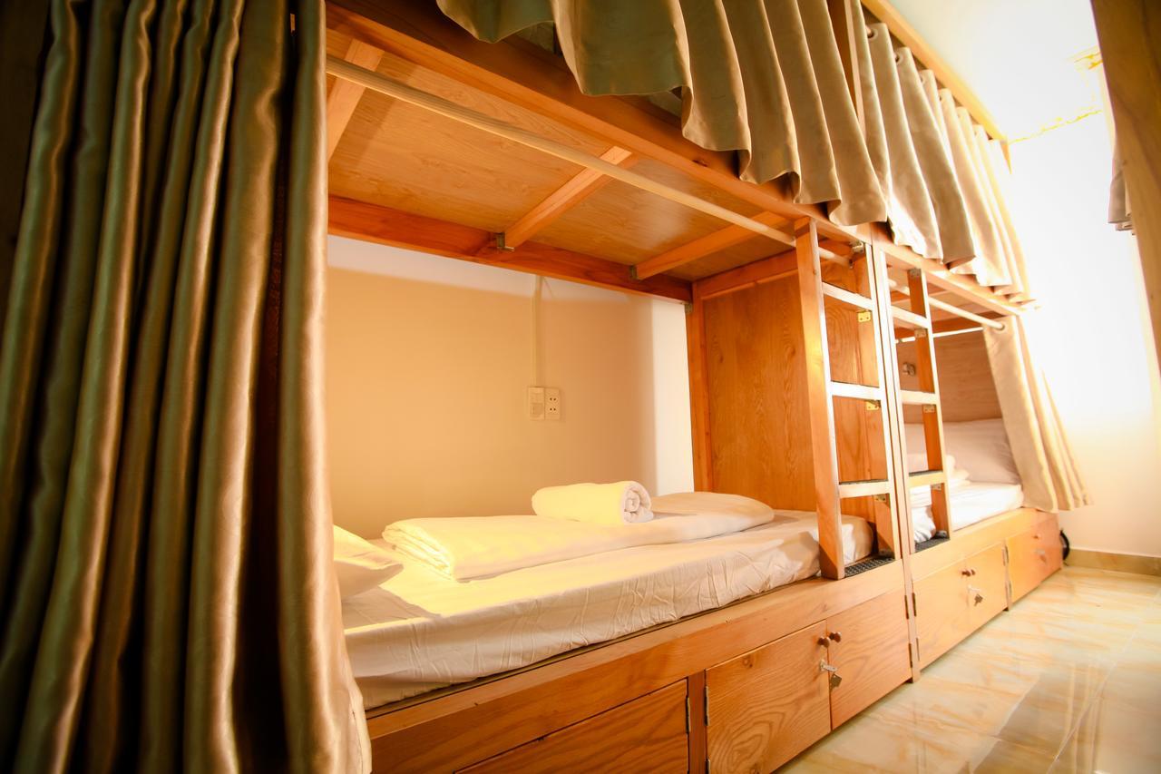 Dola Hostel Хошимин Экстерьер фото