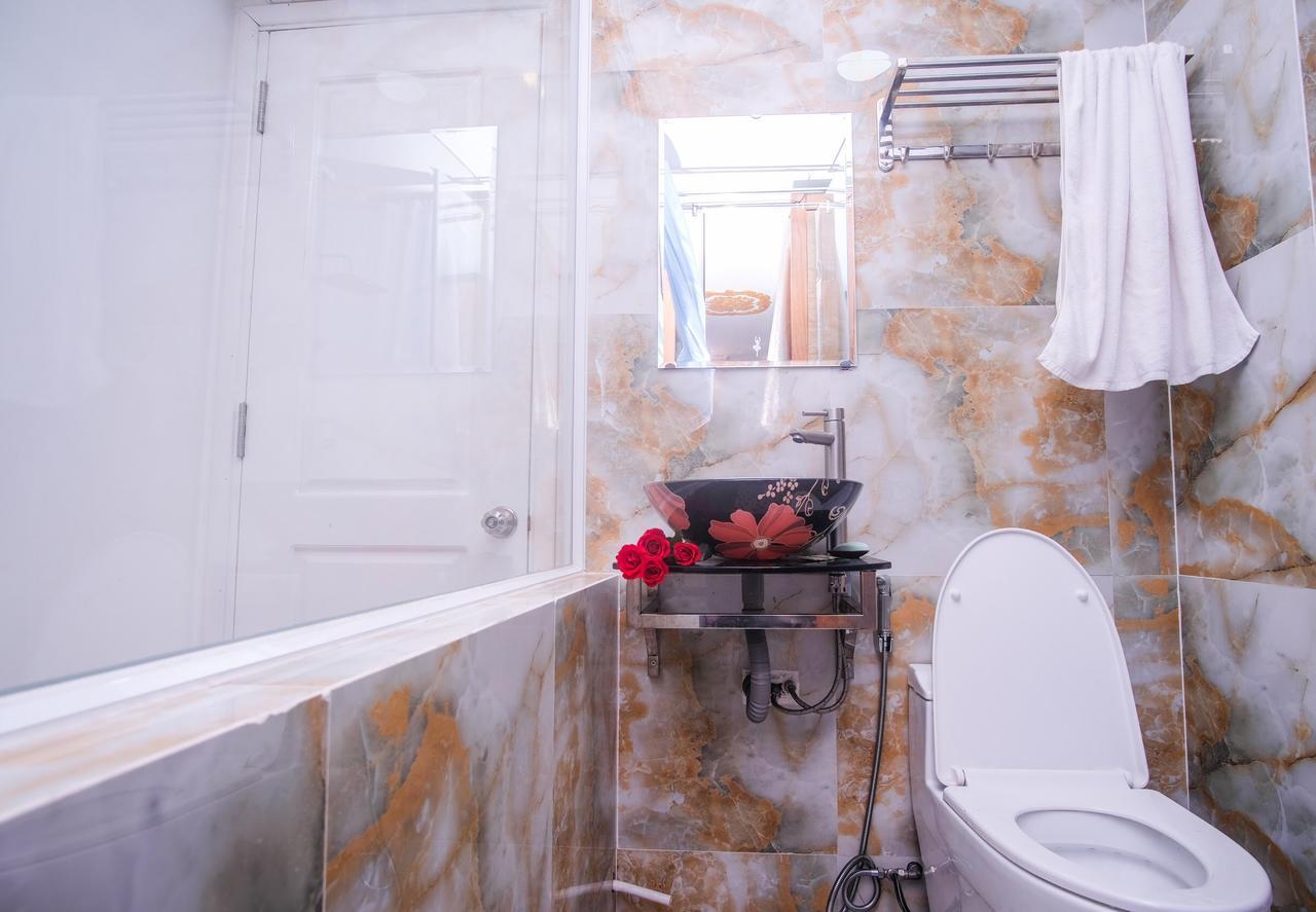 Dola Hostel Хошимин Экстерьер фото