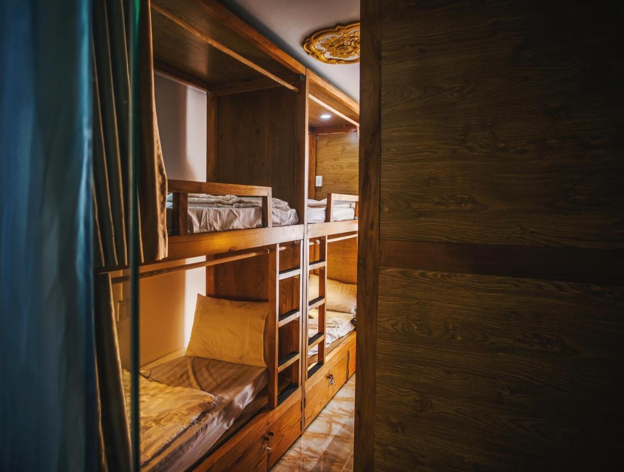 Dola Hostel Хошимин Экстерьер фото