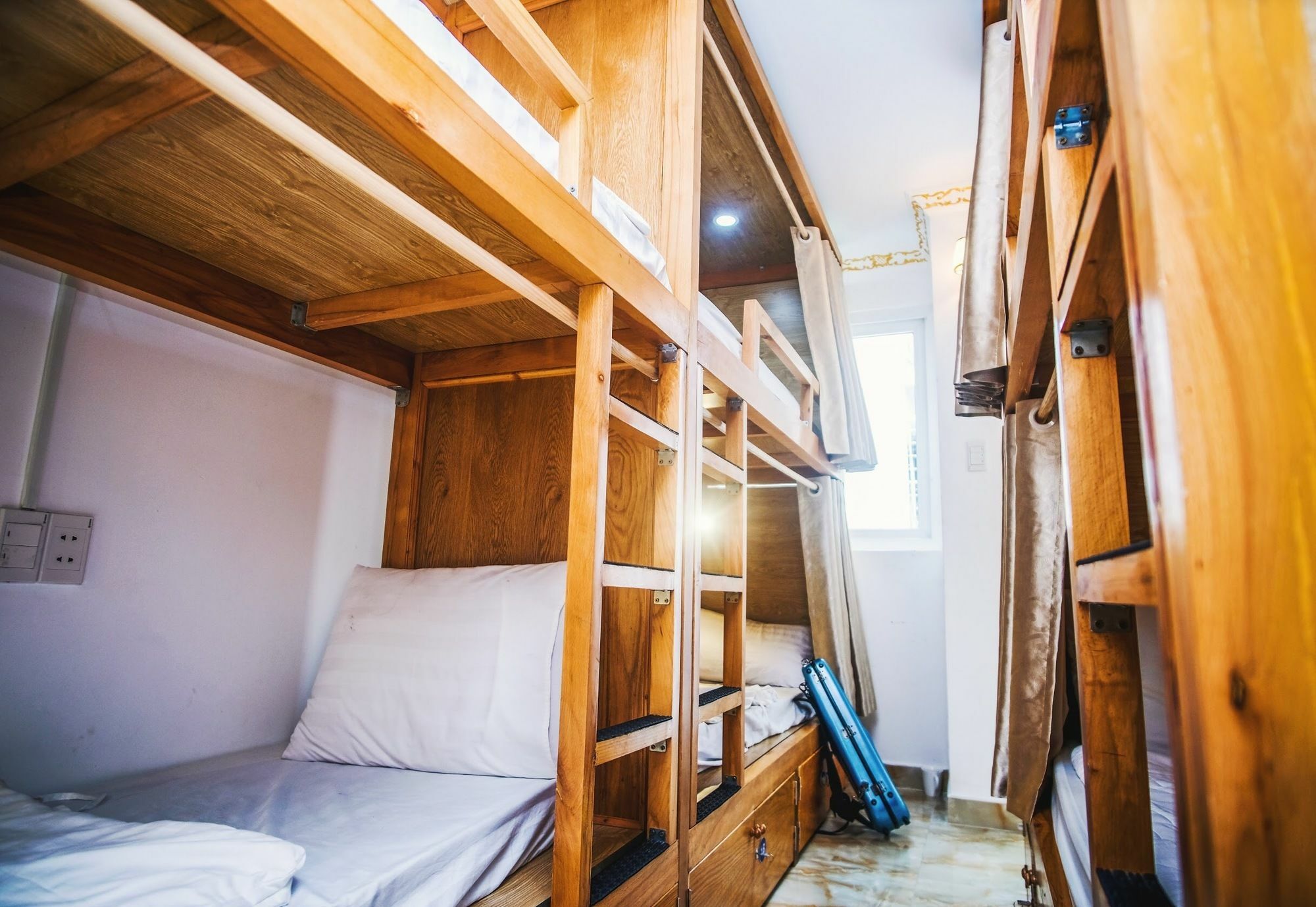 Dola Hostel Хошимин Экстерьер фото